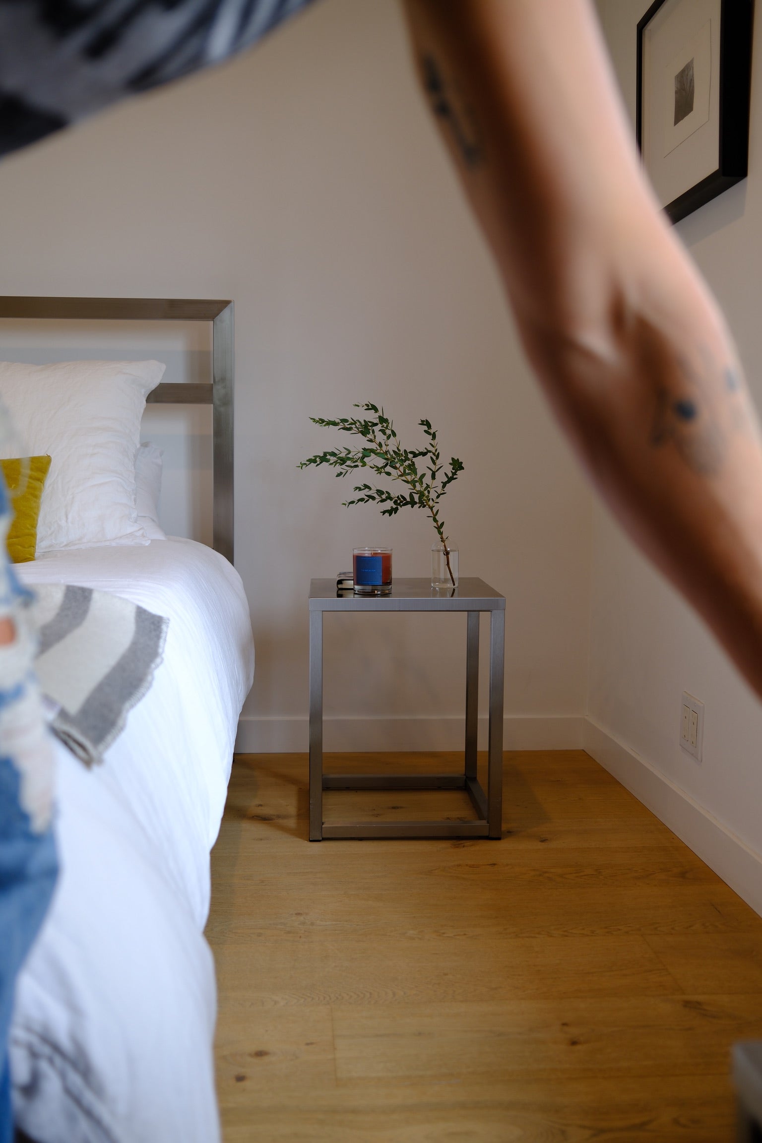 THE REFLECTOR CANDLE