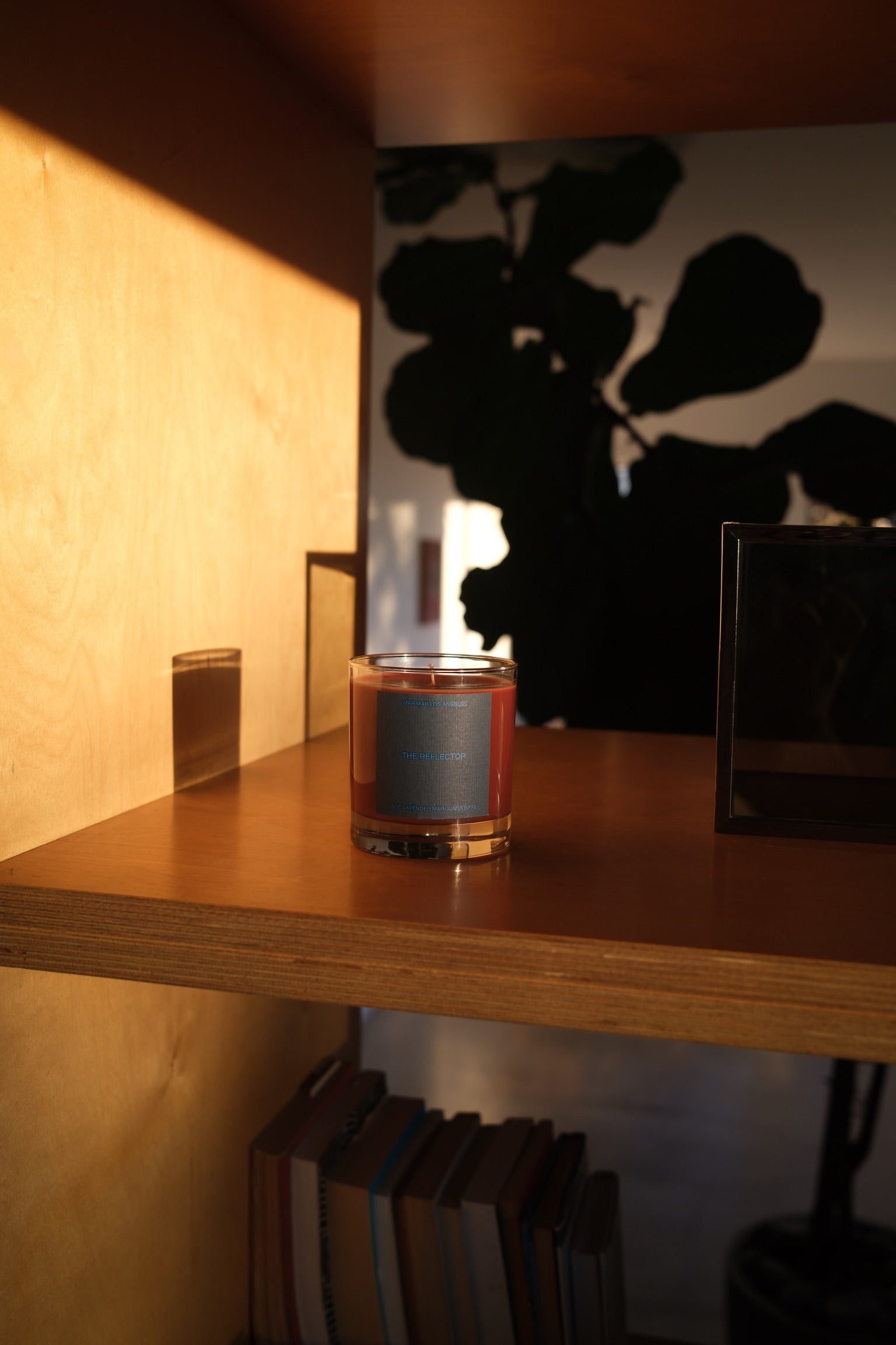 THE REFLECTOR CANDLE