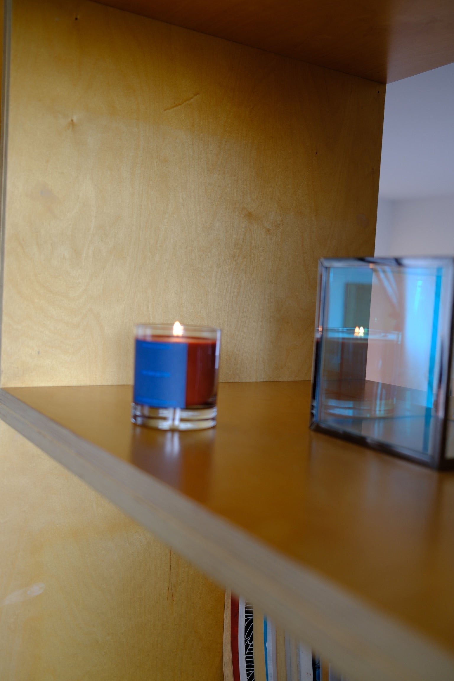 THE REFLECTOR CANDLE